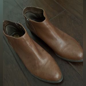 Womens’s Vince Camuto Booties Size 9 BUT FIT LIKE AN 8.5